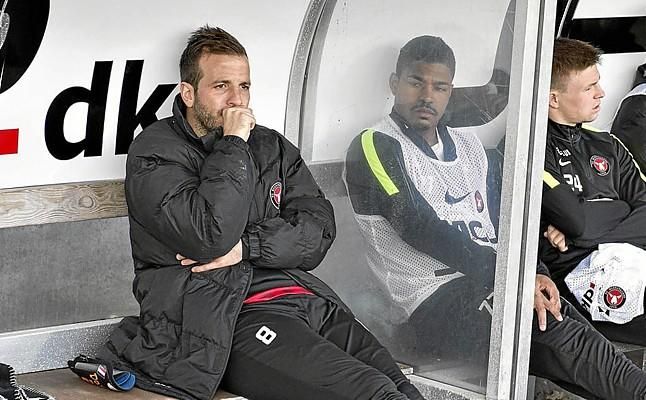 Van der Vaart encuentra una salida