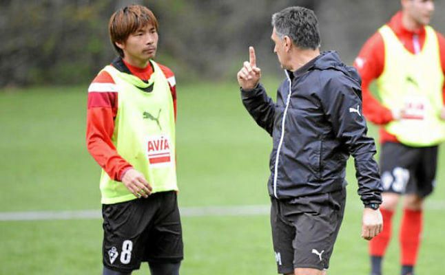 Los "problemas" de Inui con el idioma, según Mendilibar