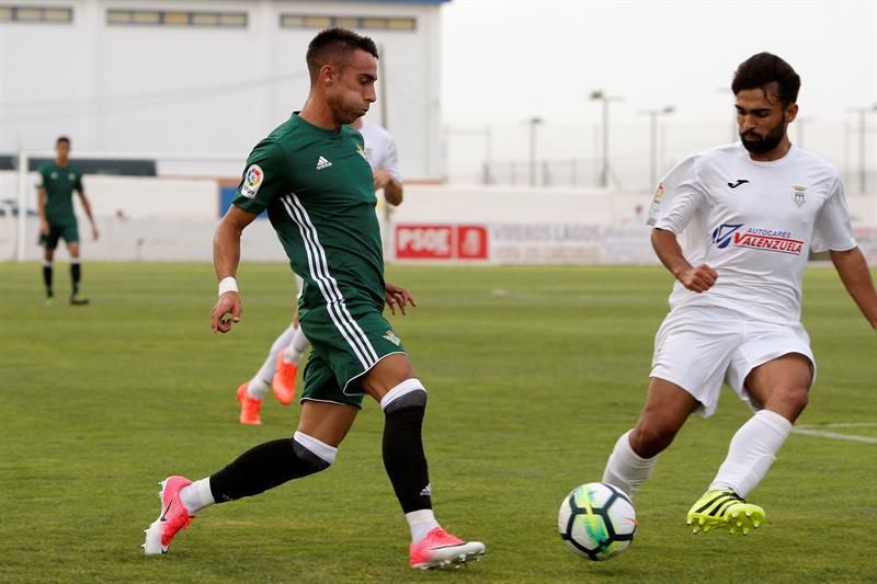 Rafa Navarro, el segundo en salir tras el traspaso de Durmisi al Lazio