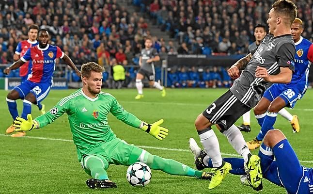 El Sevilla negocia "flecos" con el Basilea para fichar al meta checo Vaclik