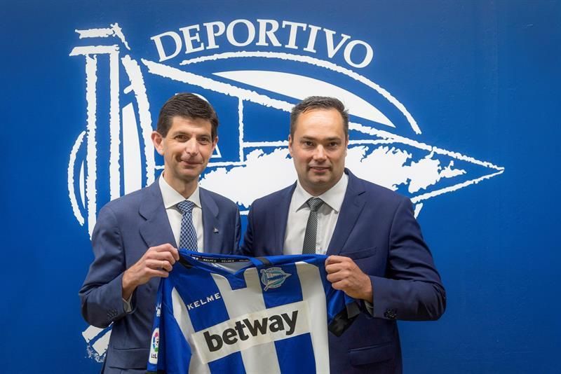 Betway lucirá en las camisetas del Alavés las dos próximas temporadas