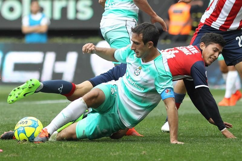 El defensa argentino Carlos Izquierdoz emigra al Boca Juniors