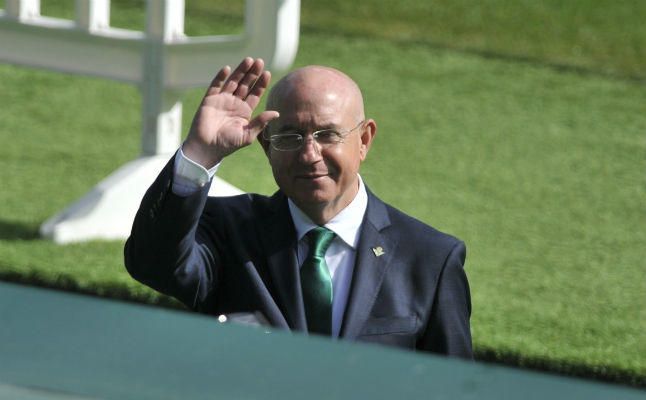 Serra, la llegada de un central, los descartes, Adán...