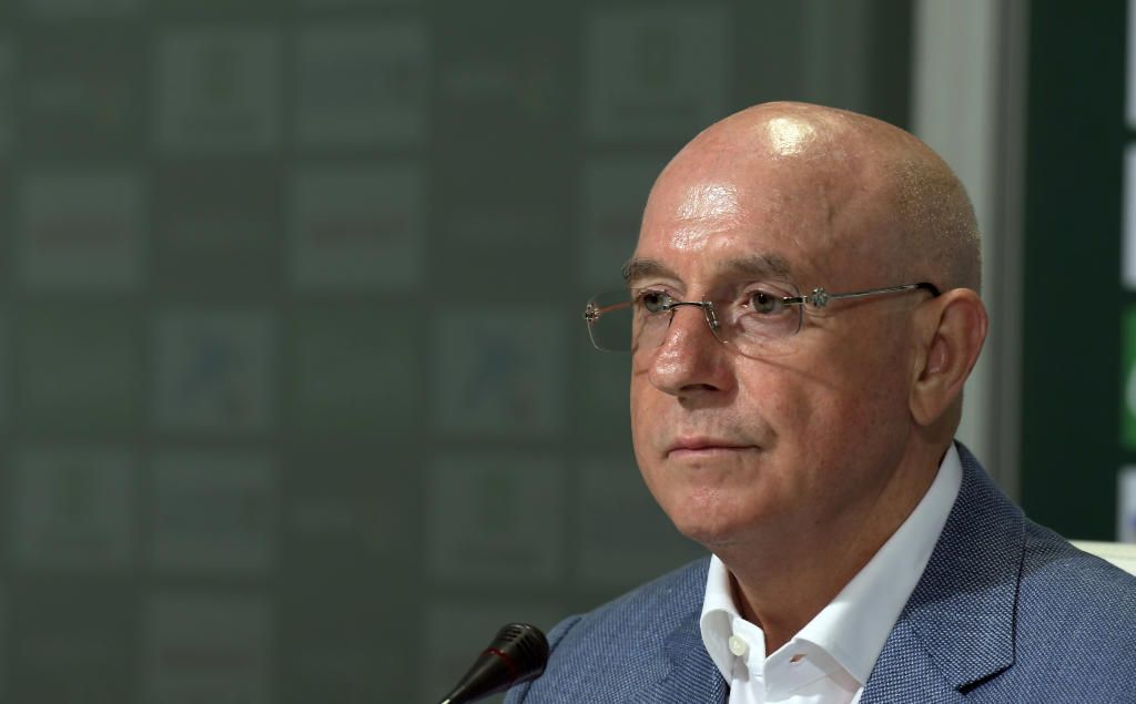 Al menos, un lateral más y un tercer portero