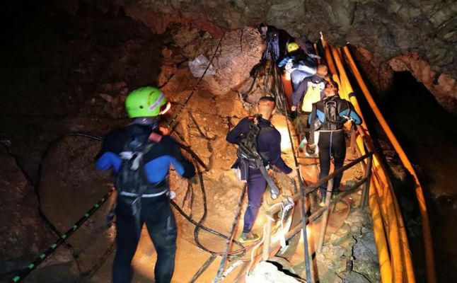 Al menos dos nuevos rescatados de la cueva de Tailandia, según medios locales