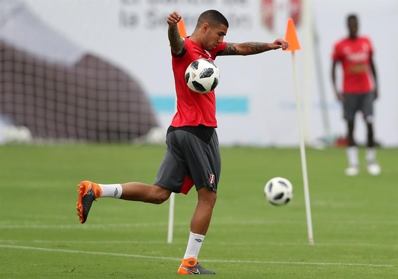 El peruano Sergio Peña, cedido por el Granada al Tondela portugués