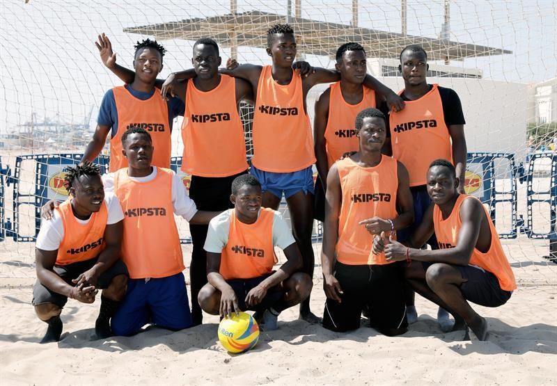 Un equipo con jugadores migrantes del Aquarius debuta en el torneo de Valencia