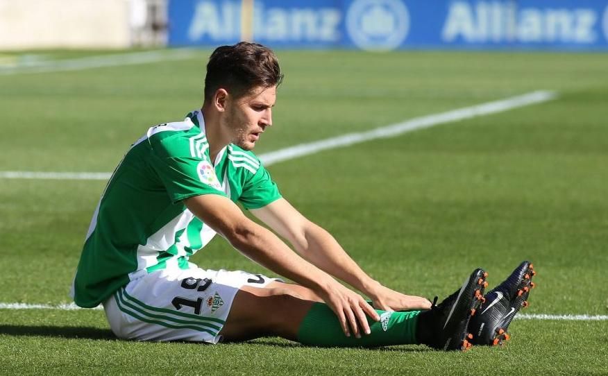 Álex Alegría quiere seguir en Primera