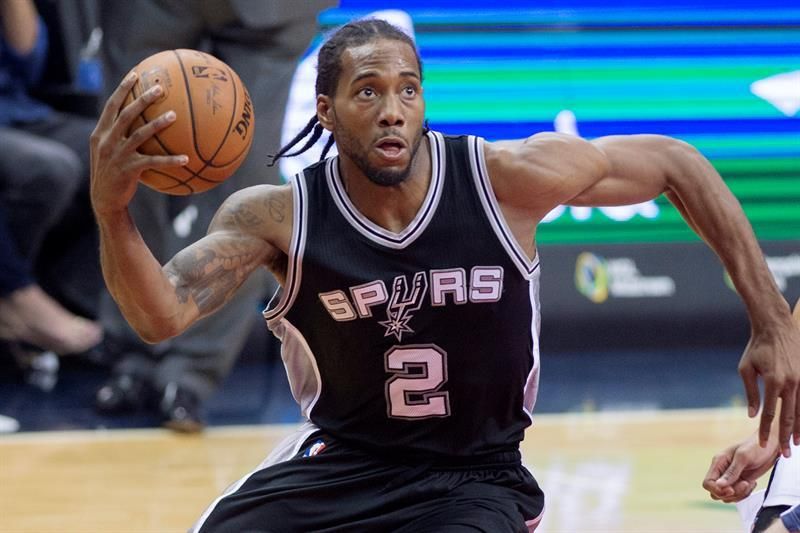 Los Spurs traspasan a Leonard a los Raptors por DeRozan, Poeltl y una primera selección
