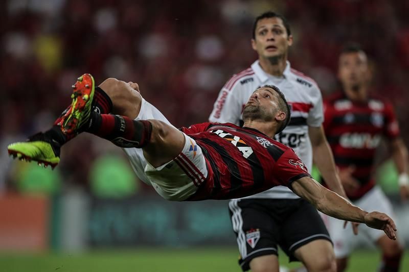 Flamengo pierde en casa con Guerrero pero mantiene el liderato del fútbol en Brasil