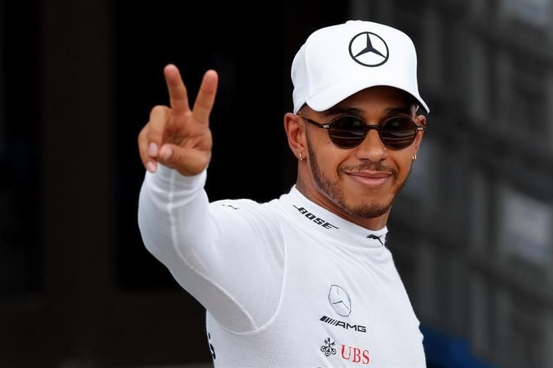 Hamilton renueva con Mercedes hasta 2020