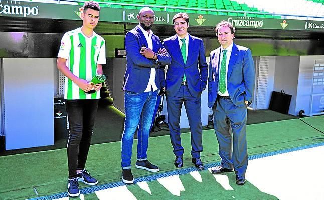 Finidi: "El Betis está fichando bien"