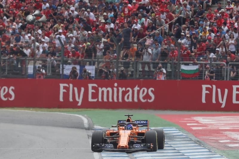 Alonso abandona en la última vuelta; Sainz, duodécimo
