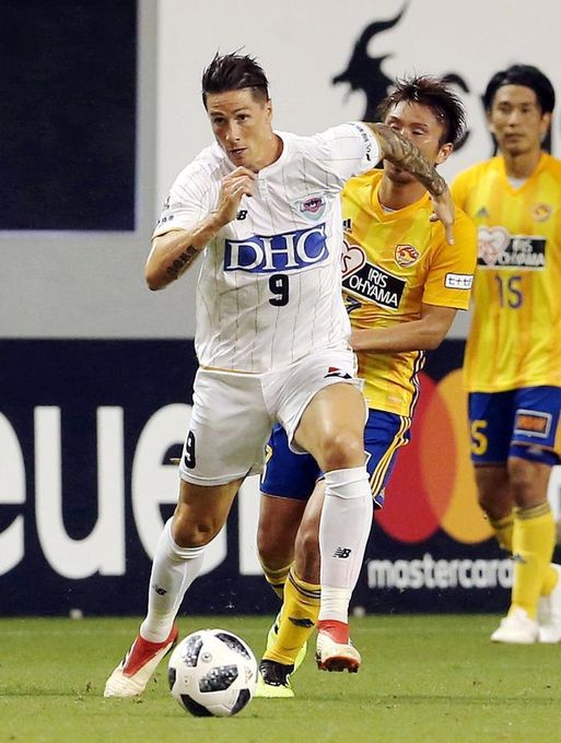 El mal debut de Iniesta y Torres en Japón