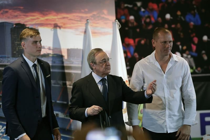 Lunin se muestra comprometido en su presentación con el Real Madrid