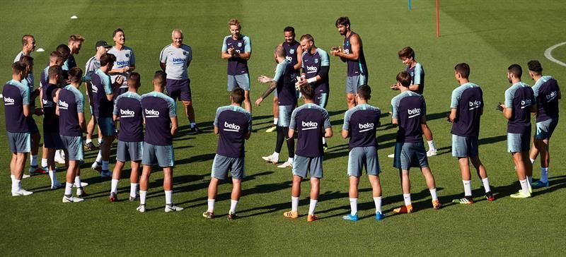 Valverde refuerza el primer entrenamiento de la semana con diez canteranos