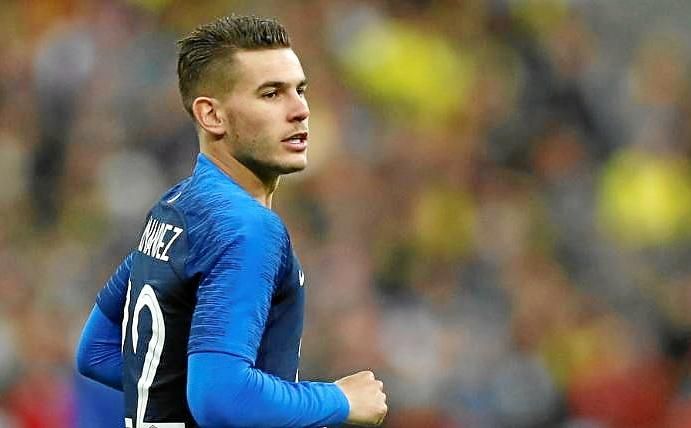 Lucas Hernández 'presume' de hijo y de equipación del Betis