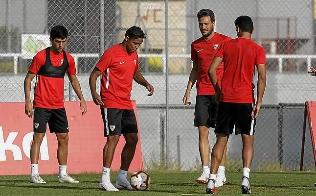 Mercado, Banega, Kjaer y Muriel, con opciones de estar ante el Ujpest