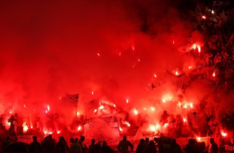 La UEFA sanciona al Marsella por los incidentes en Europa y le amenaza de exclusión