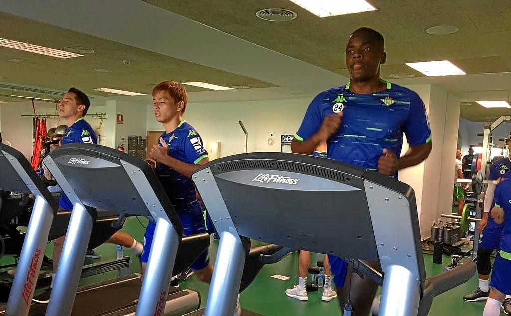 Los internacionales del Betis se calzan las botas