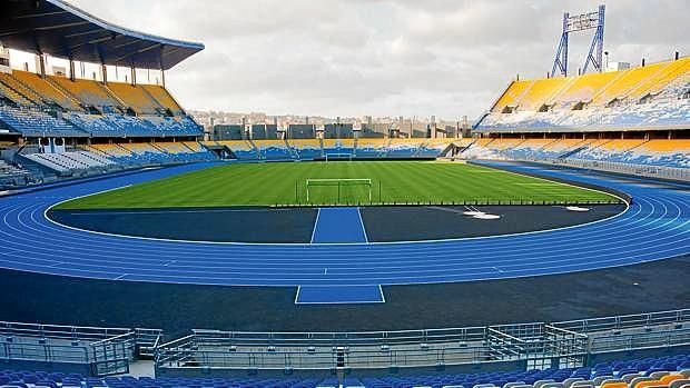 El estadio de Tánger, sin luz por impagos a dos semanas de la Supercopa