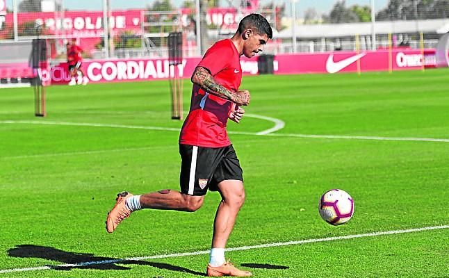 El Sevilla estudia una mejora para Banega