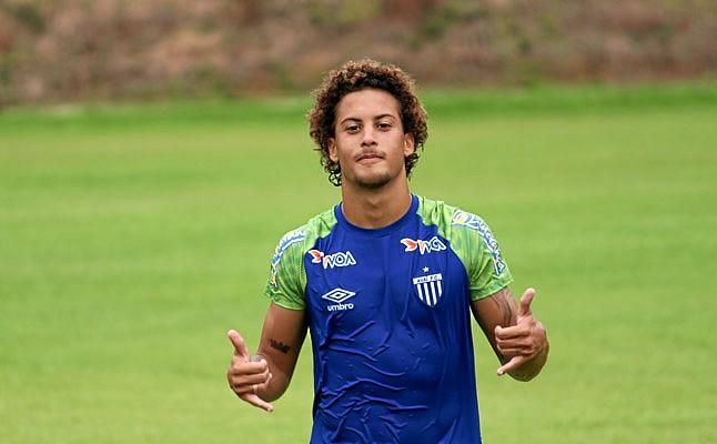 En Brasil vinculan al Sevilla con Guga