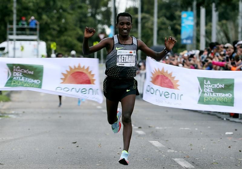 Los etíopes Getahun y Gudeta ganan la Media Maratón de Bogotá