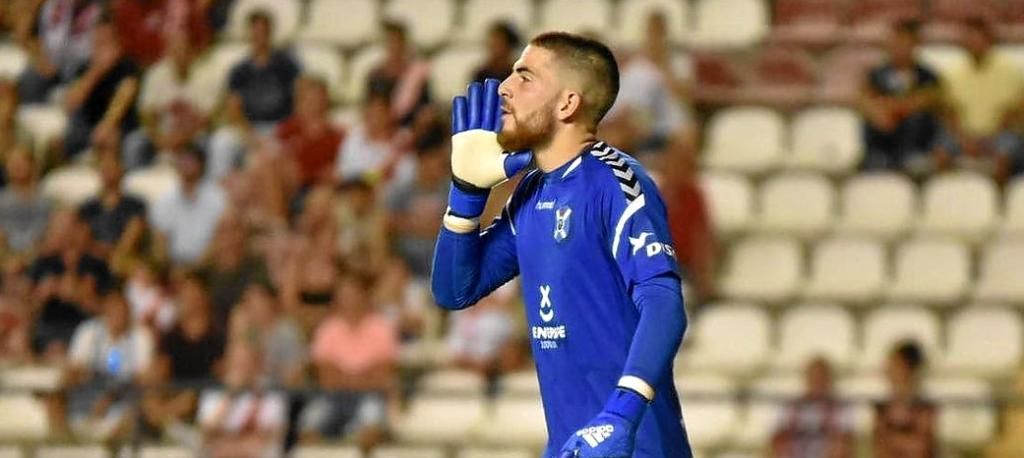 El Tenerife pone trabas a la salida de Carlos Abad, en el visor de Serra Ferrer