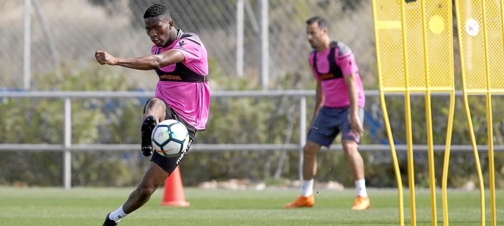 Lerma, con ofertas, se incorpora al Levante