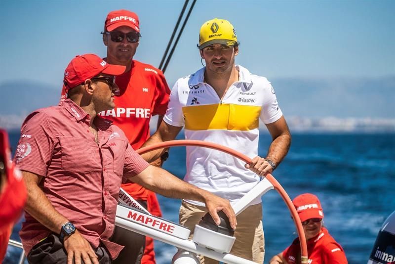 El piloto de Fórmula Uno Carlos Sainz se pone a los mandos del Mapfre