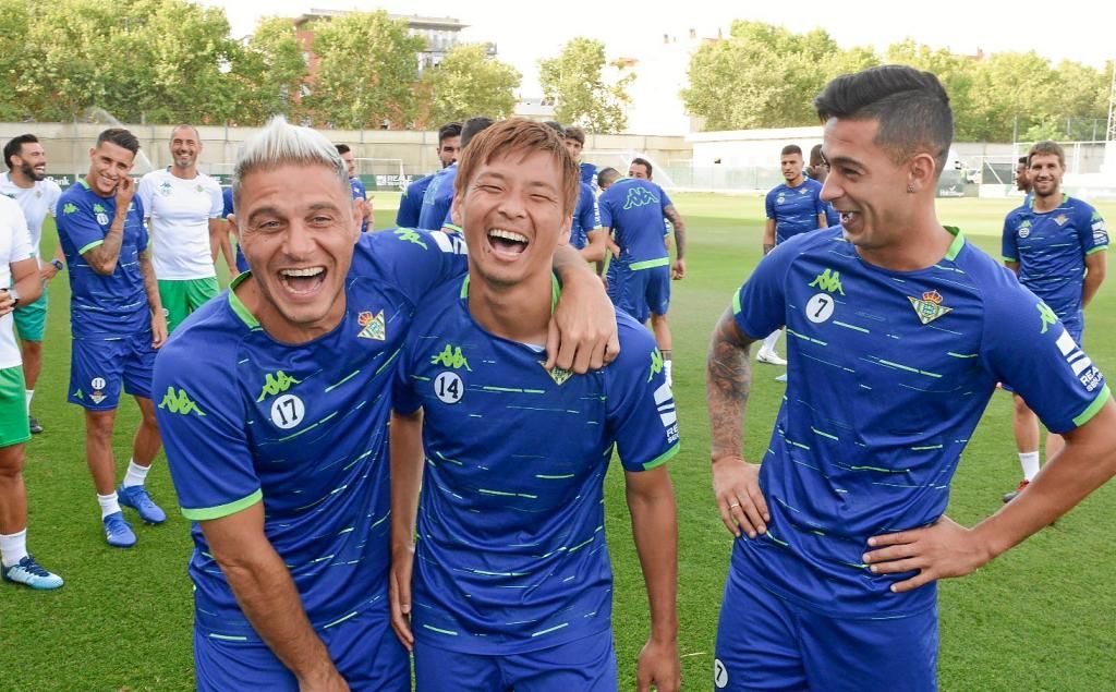 Loren: "Inui nos ha sorprendido a todos, es muy gracioso"