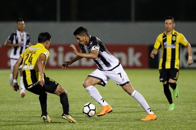 1-0. El Tauro panameño se impone por la mínima sobre el Real España de Honduras