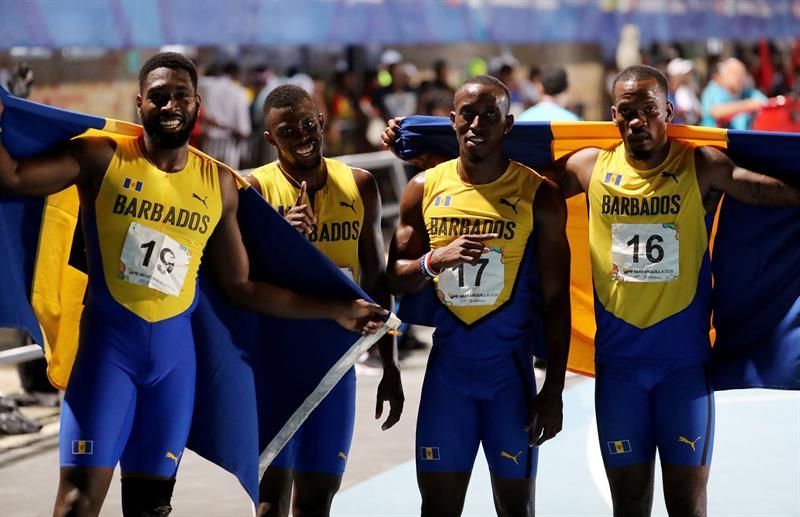 Jamaica y Barbados se dan baño de oro en el relevo 4x100 metros
