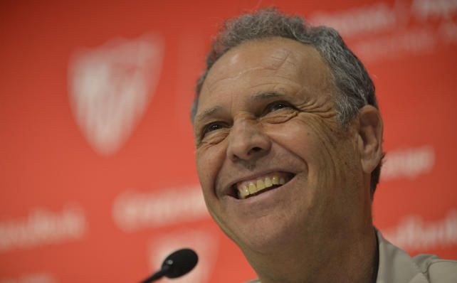 Caparrós, sobre Banega, Nzonzi y el delantero centro