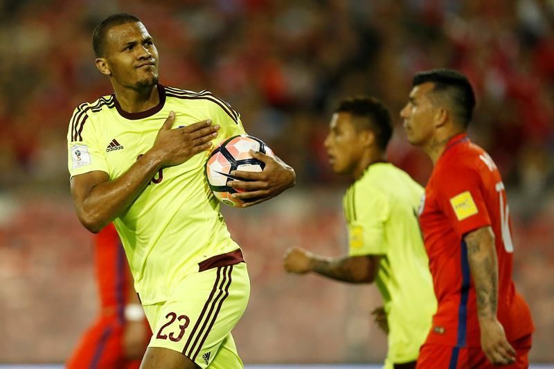 El venezolano Salomón Rondón ficha por el Newcastle de Benítez