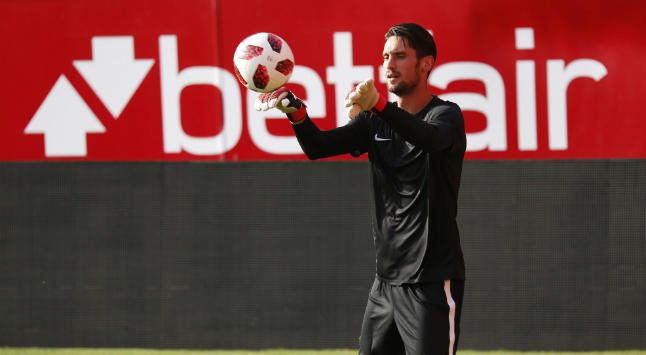 Sergio Rico, en Londres para cerrar su cesión al Fulham