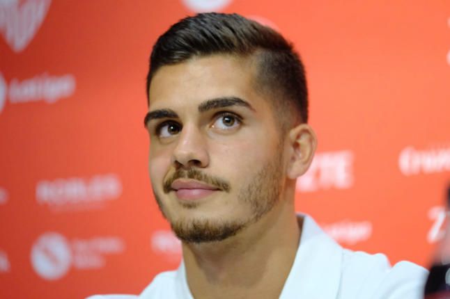 André Silva: "He venido aquí porque me gusta el Sevilla"