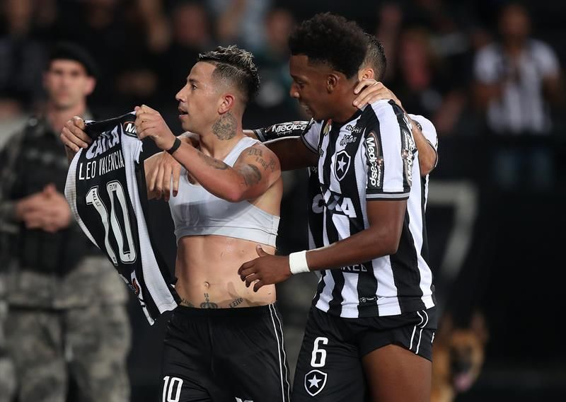 2-0. Botafogo remonta con gol chileno y se cita en octavos con el Bahía
