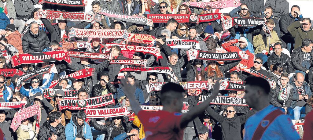 Vallecas recibe al Sevilla con la alfombra roja