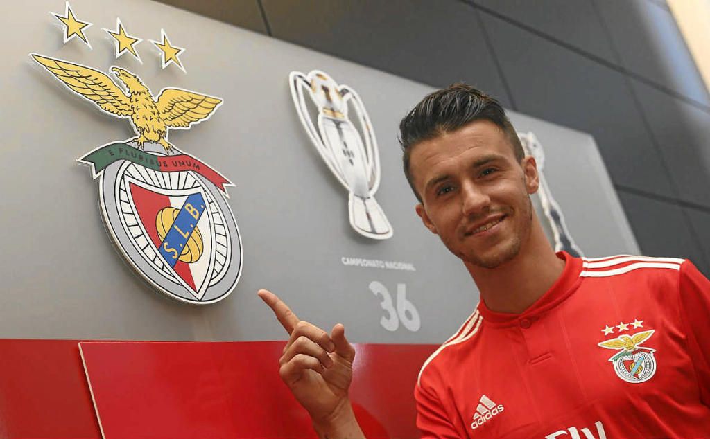 OFICIAL: Corchia, cedido al Benfica con opción de compra