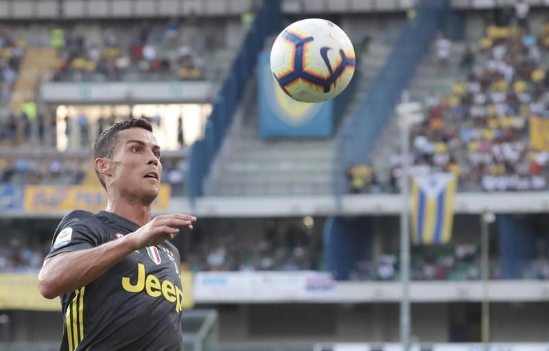 El meta del Chievo sufre una fractura nasal tras su choque con Cristiano Ronaldo