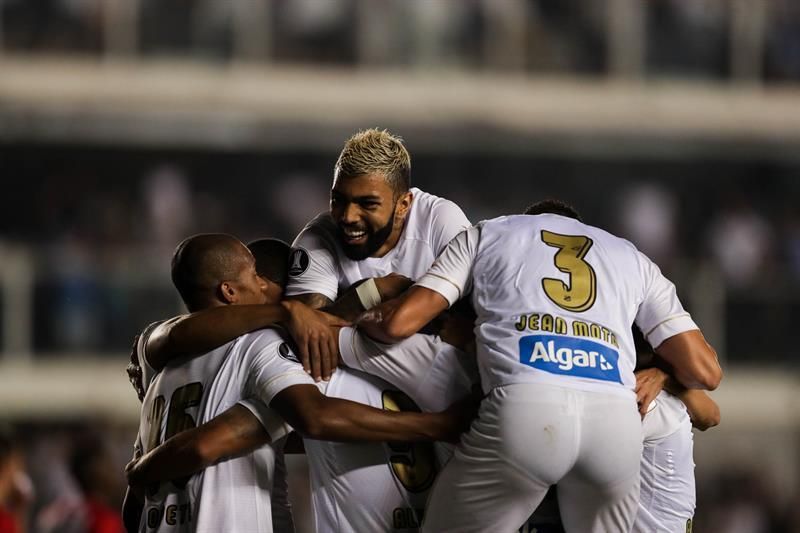 Santos vence al Sport con gol de Rodrygo y sale del descenso del fútbol en Brasil