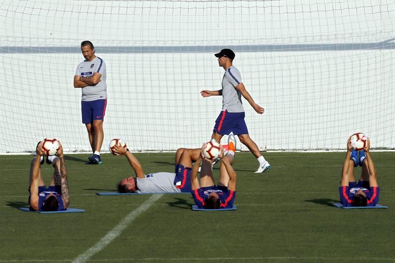 Simeone convoca a 20 jugadores, sin Lucas y con Olabe