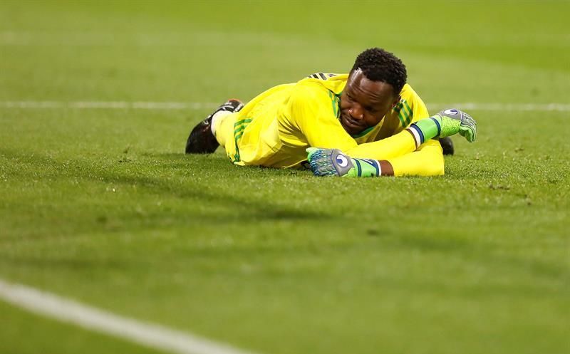 Mandanda será baja entre tres y cuatro semanas