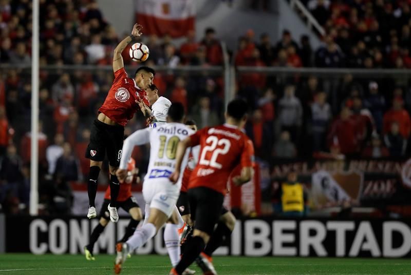 0-0. Independiente y Santos, con uno menos, se sacan chispas en el primer duelo