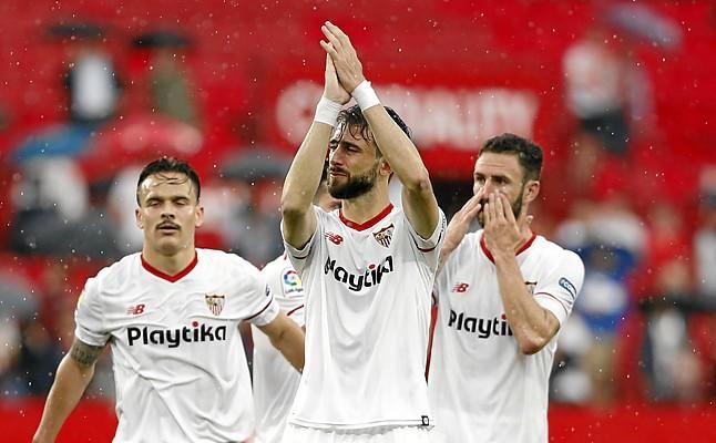 Pareja rescinde su contrato con el Sevilla