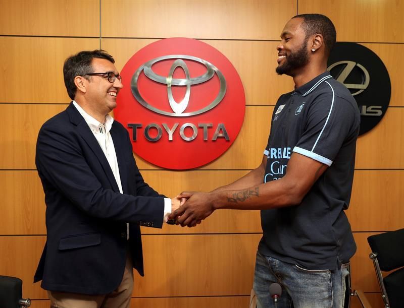 Chris Evans: "Soy un jugador muy atlético y ayudaré en muchas posiciones"