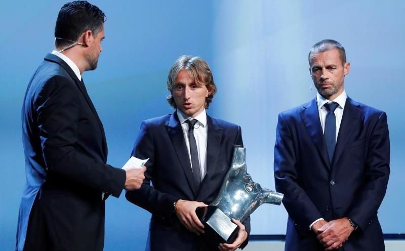 El blanco tiñe los premios a los mejores