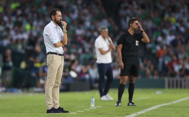 Machín: "Lo de Roque era penalti y expulsión de Pau"